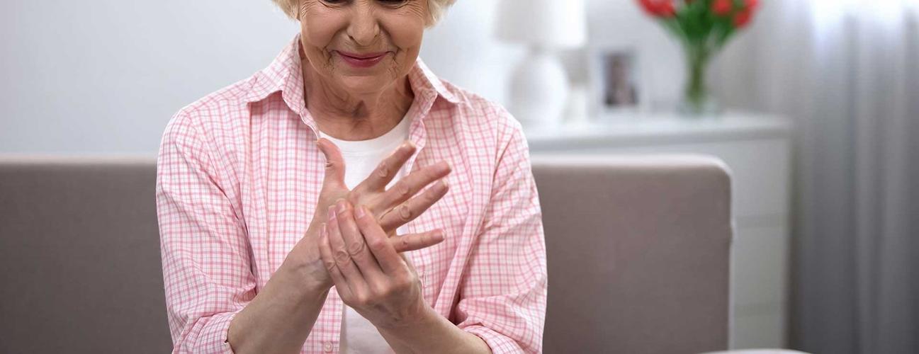 Women experiencing pain from osteoarthritis in hand